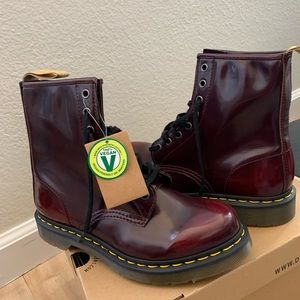 NWT Women's Doc Martens Sz 8